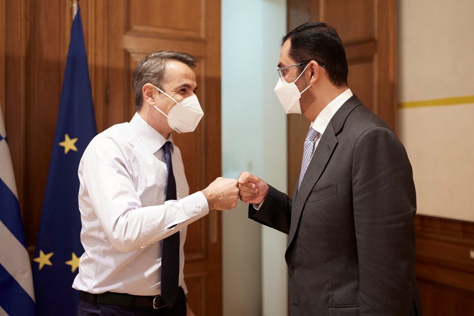 Ο Κυριάκος Μητσοτάκης με τον υπουργό Βιομηχανίας και Προηγμένης Τεχνολογίας των ΗΑΕ, Sultan bin Ahmad Sultan Al Jaber / Φωτογραφία: ΓτΠ / Δημήτρης Παπαμήτσος