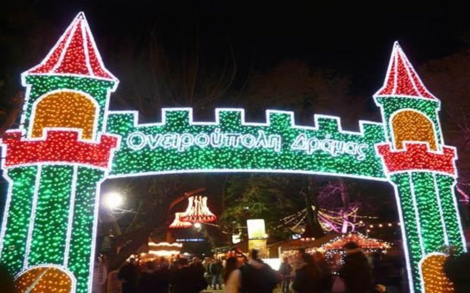 Το θεματικό χριστουγεννιάτικο πάρκο αποτελεί πόλο έλξης για τον κόσμο