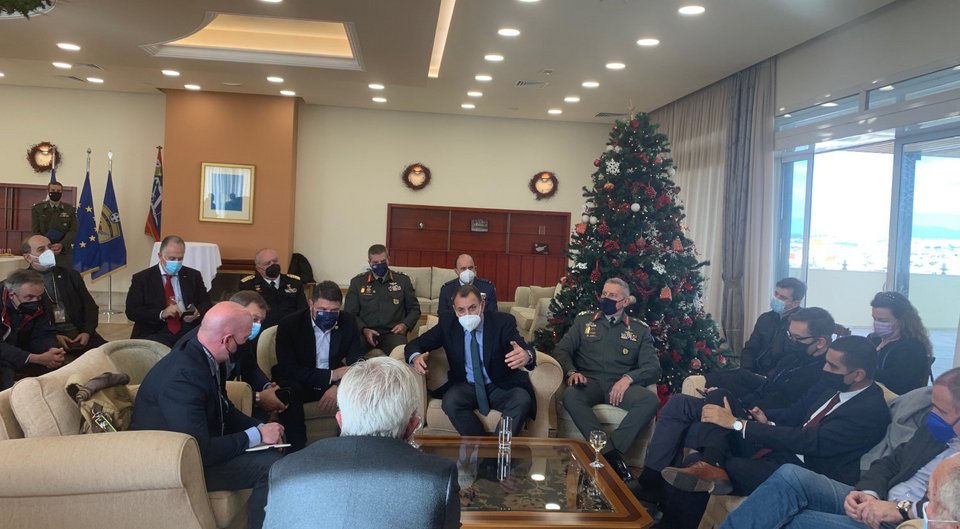 Ο Νίκος Παναγιωτόπουλος μιλάει στους διαπιστευμένους δημοσιογράφους