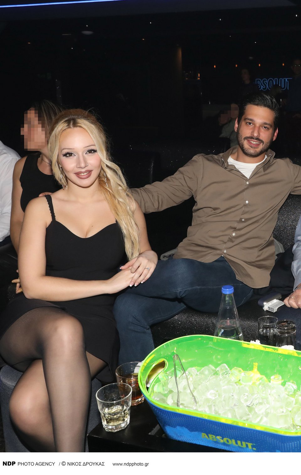 O Φοίβος Παπαδάκης με τη σύντροφό του Αλίκη Μαρία 