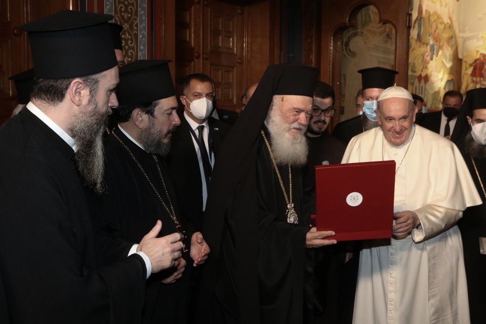 O Πάπας Φραγκίσκος και ο Αρχιεπίσκοπος Ιερώνυμος/ Φωτογραφία: INTIME NEWS