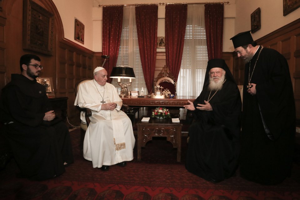 O Πάπας Φραγκίσκος και ο Αρχιεπίσκοπος Ιερώνυμος/ Φωτογραφία: INTIME NEWS