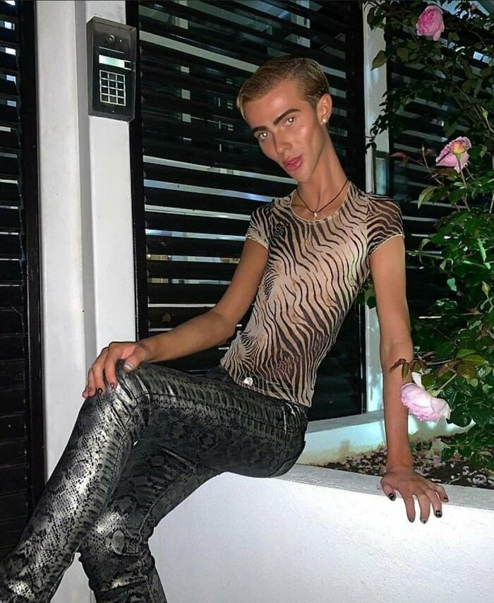 Αυτός ο influencer από το Έσσεξ έχει λάβει ανησυχητικά σχόλια από θαυμαστές, οι οποίοι ανησυχούν για το πόσο επεξεργάζεται τις φωτογραφίες του