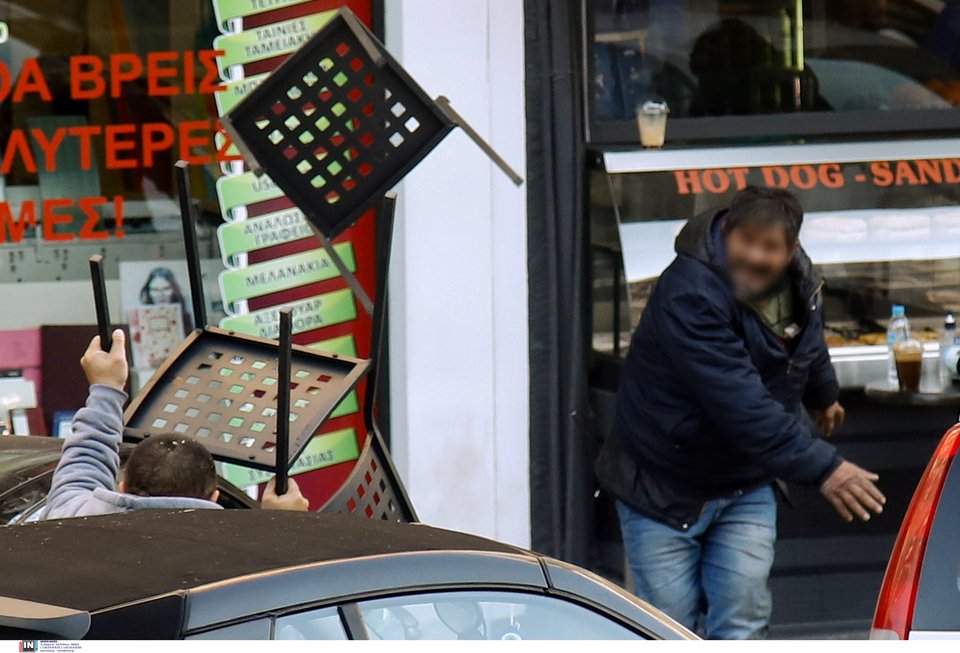 Αγρια συμπλοκή μεταξύ Ρομά έξω από τα δικαστήρια Θεσσαλονίκης / Φωτογραφία: INTIMENEWS
