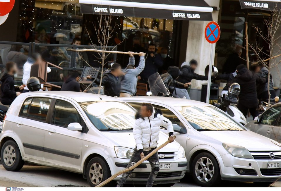 Αγρια συμπλοκή μεταξύ Ρομά έξω από τα δικαστήρια Θεσσαλονίκης / Φωτογραφία: INTIMENEWS