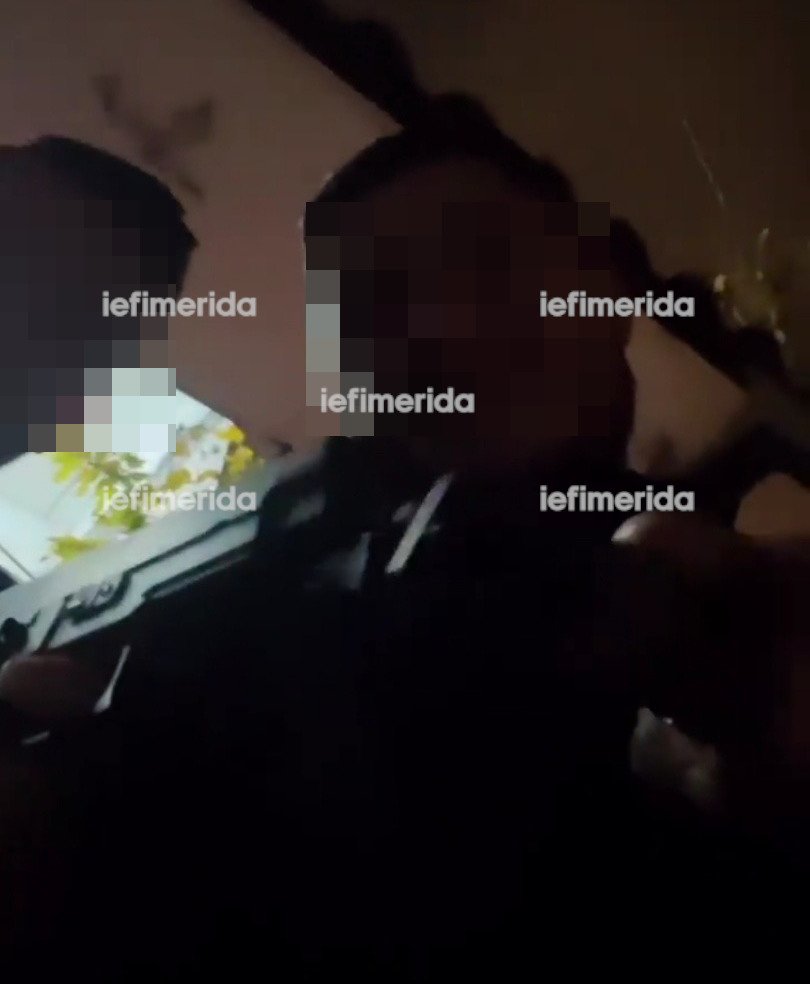 Ρομά φωτογραφίζονται με όπλα 