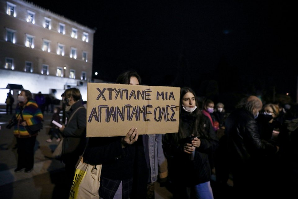 ΣΥΓΚΕΝΤΡΩΣΗ ΚΑΤΑ ΤΩΝ ΓΥΝΑΙΚΟΚΤΟΝΙΩΝ ΣΤΟ ΣΥΝΤΑΓΜΑ