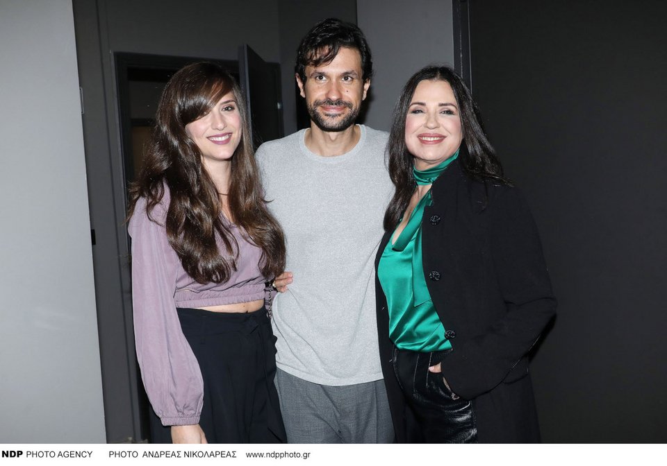 Ο Ορφέας Αυγουστίδης με τη σύντροφό του Γεωργία Κρασσά και τη μητέρα του Μαρία Τζομπανάκη