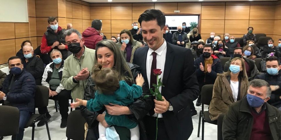 Ο Παύλος Χρηστίδης η σύζυγος και η κόρη τους στην προεκλογική συγκέντρωση στο Ναύπλιο