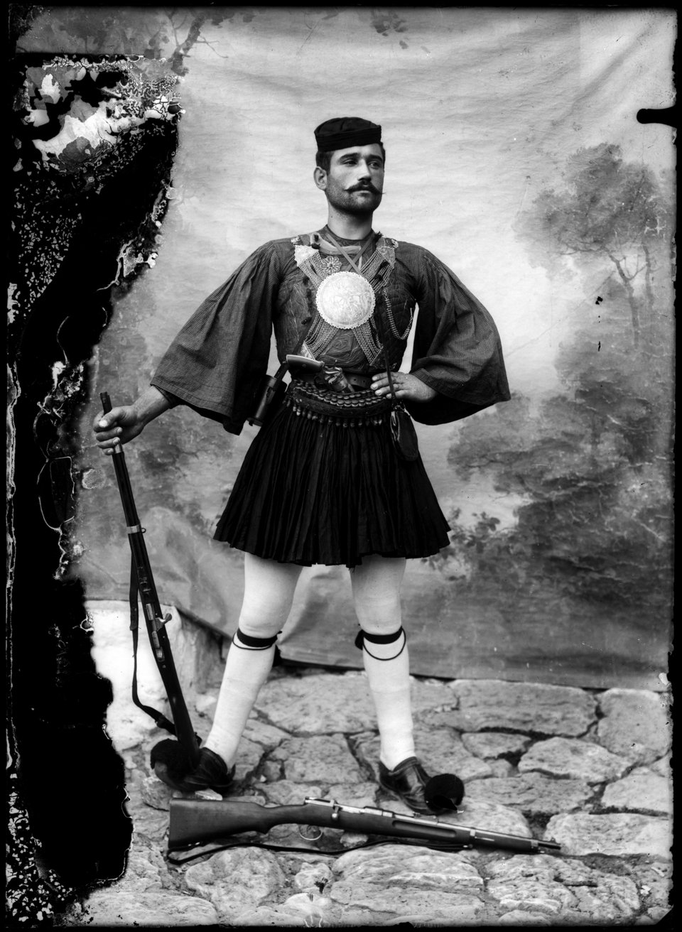 Aντάρτης του Μακεδονικού Αγώνα στη Σιάτιστα. Συλλογή Χρήστου και Ευδοξίας Γκολόμπια