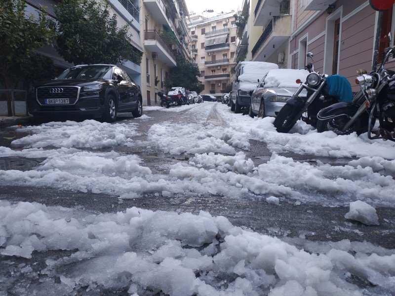 Δρόμος πίσω από το Καλλιμάρμαρο, το πρωί της Τετάρτης / Φωτογραφία: iefimerida.gr