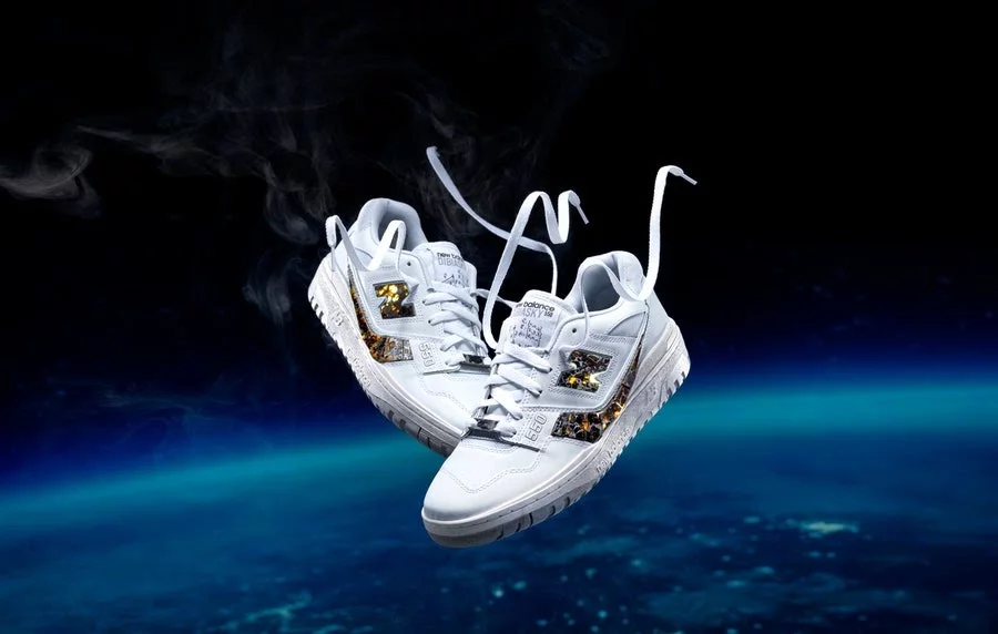 Tα περήφημα συλλεκτικά sneakers της New Balance που είναι φτιαγμένα με πολύτιμα πετρώματα από αληθινό μετεωρίτη.