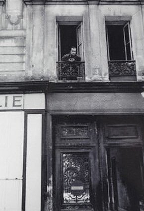 Στο διαμέρισμά του στο Παρίσι πάνω από το εστιατόριο Ροζαλί, όπου έτρωγε ο Μοντιλιάνι / www.alekosfassianos.gr