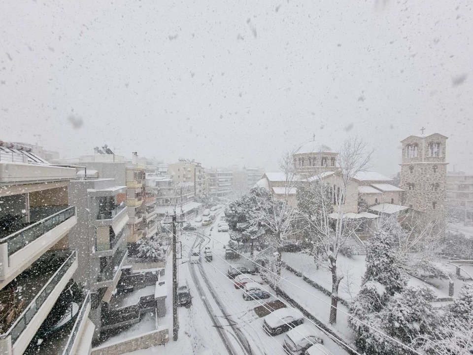 Η κακοκαιρία «Ελπίς» πλήττει και τη Γλυφάδα