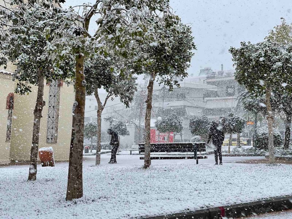 Η κακοκαιρία «Ελπίς» πλήττει και τη Γλυφάδα
