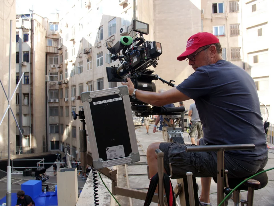 https://www.iefimerida.gr/sites/default/files/styles/in_article/public/article-images/2022-01/athina-girismata-amazon-prime-cameraman.jpg.webp?itok=THu_ar4c