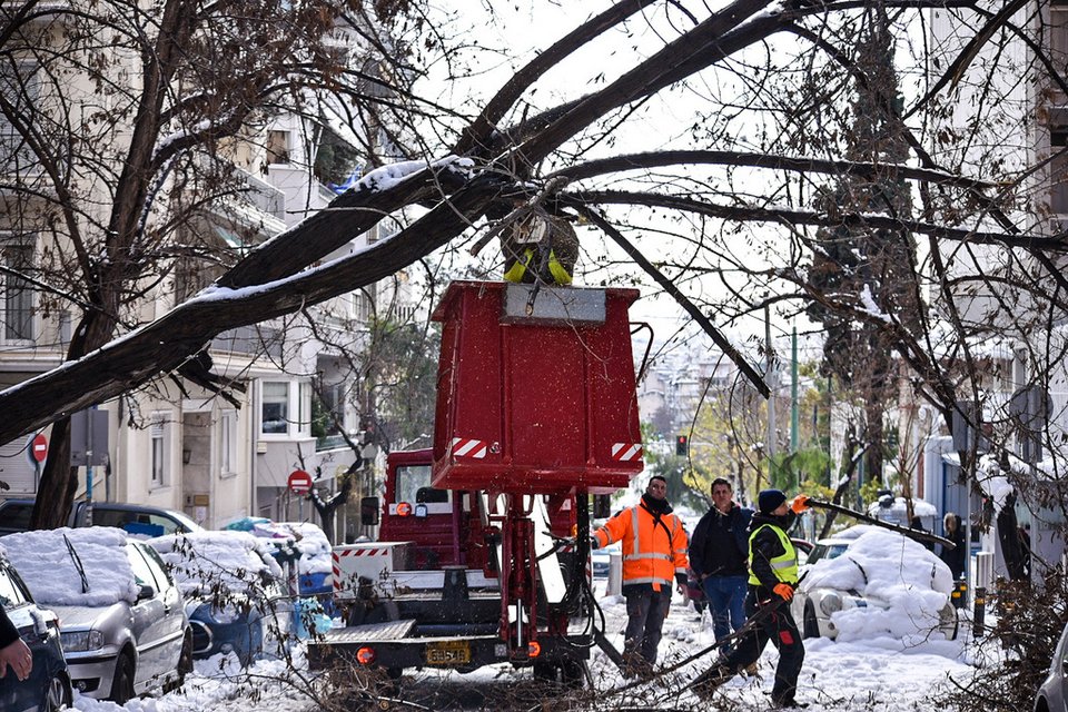 Ευρεία επιχείρηση του Δήμου Αθηναίων για την αποκατάσταση των προβλημάτων από την κακοκαιρία