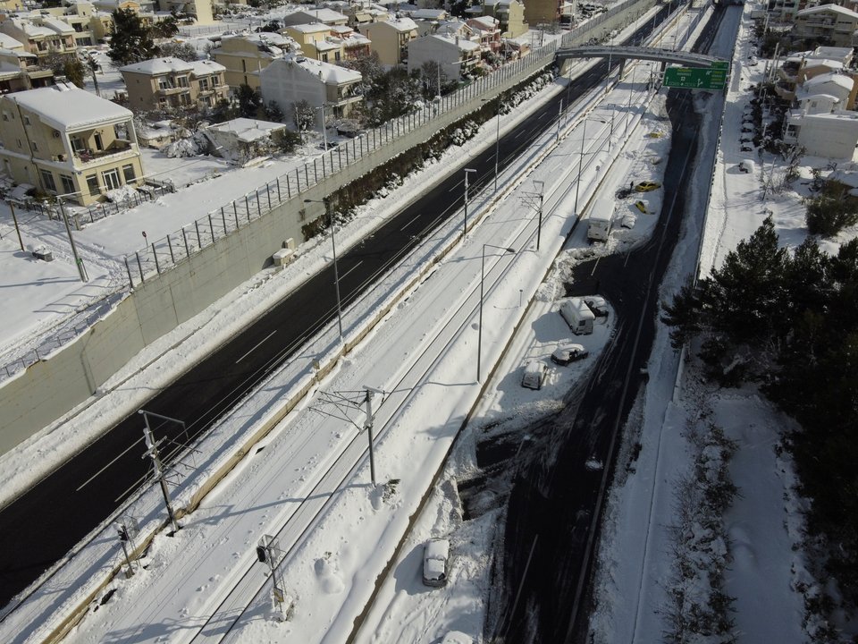 Εγκλωβισμένα αυτοκίνητα στην Αττική Οδό