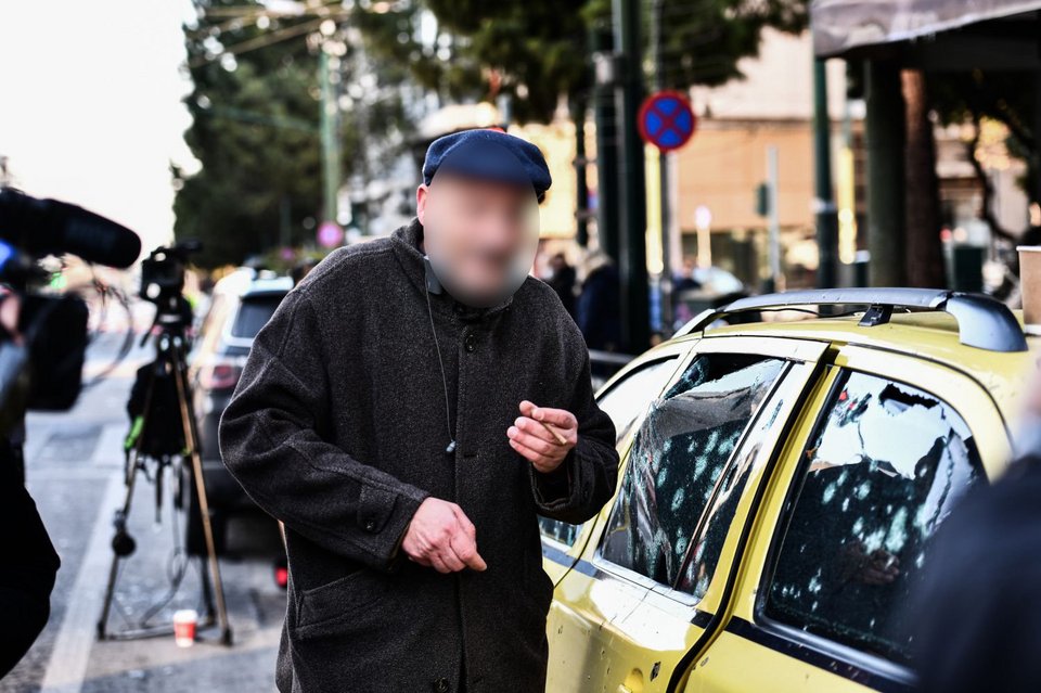 Διαλύθηκε ταξί από την έκρηξη στη Συγγρού