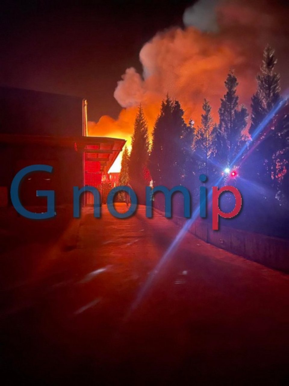 Φωτιά σε εργοστάσιο με φέρετρα