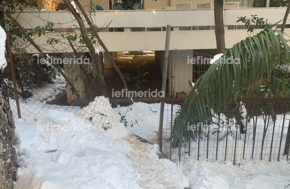 Η μοναδική δίοδος προς τον έξω κόσμο, έπειτα από την «παραβίαση»