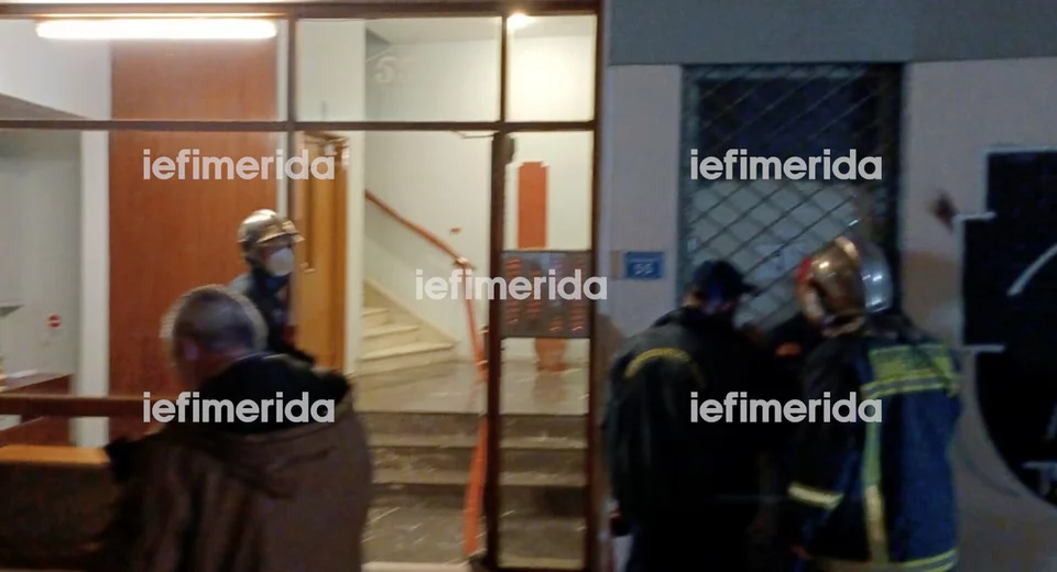 Στο σημείο βρίσκονται και δυνάμεις της Πυροσβεστικής