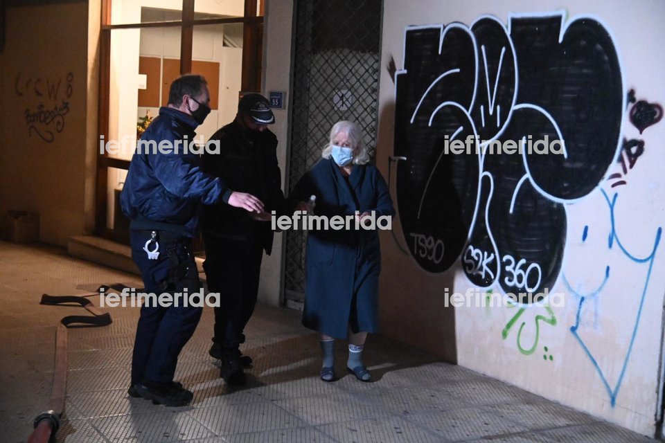 Η πολυκατοικία εκκενώθηκε από τις Αρχές