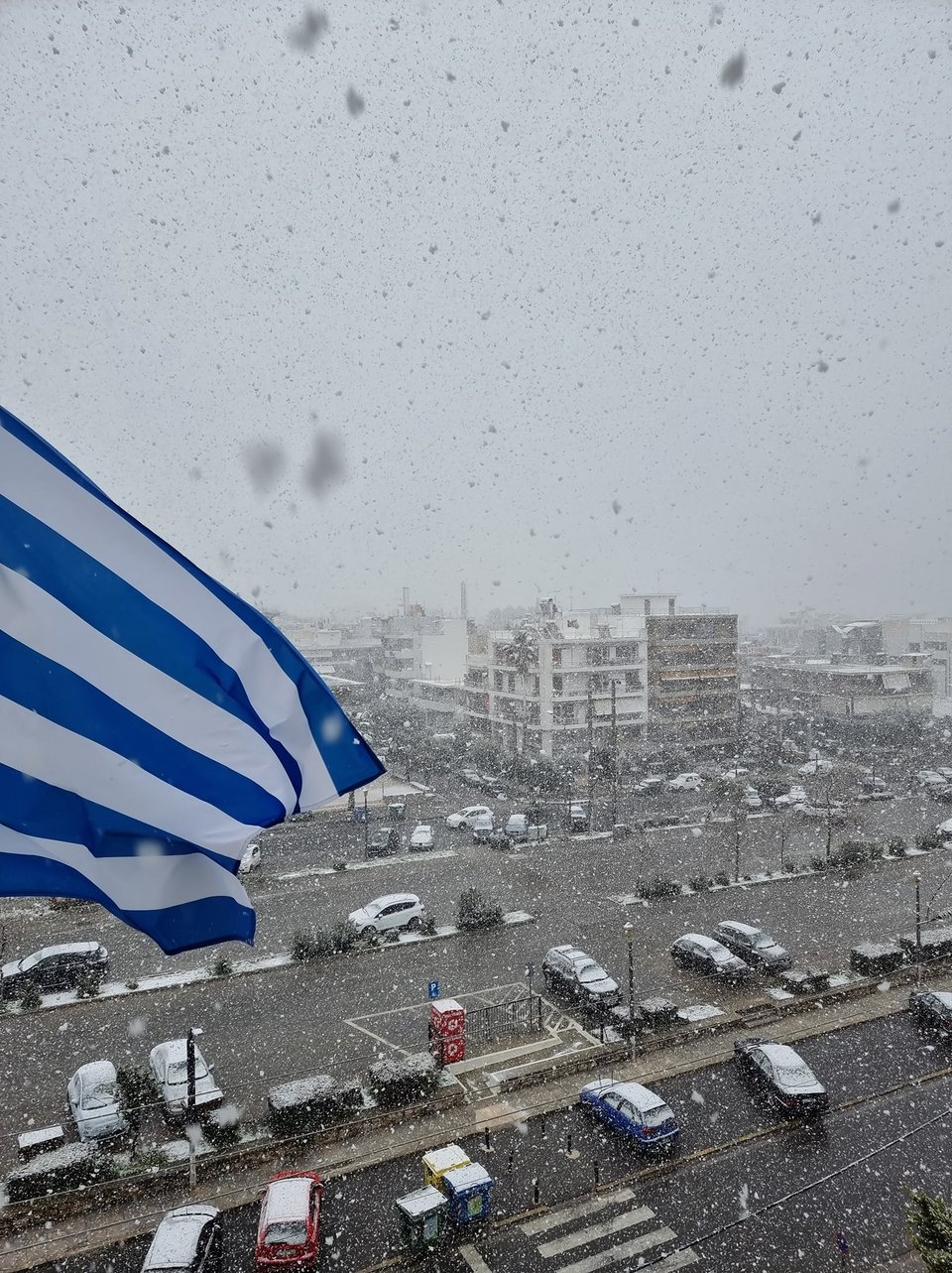 Η κακοκαιρία «Ελπίς» πλήττει και τη Γλυφάδα