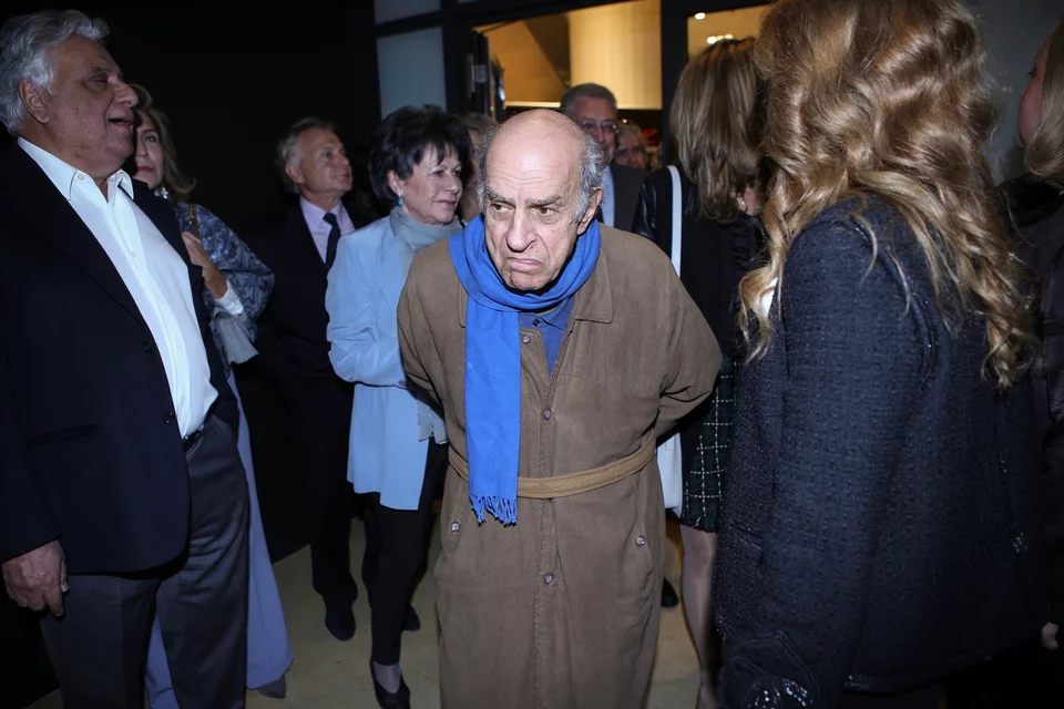 Από 18 χρονών, φορούσε πάντα ένα κασκόλ γύρω από το λαιμό του. Το έφεραν και πολλές από τις φιγούρες του / Sooc Γιώργος Βιτσαράς
