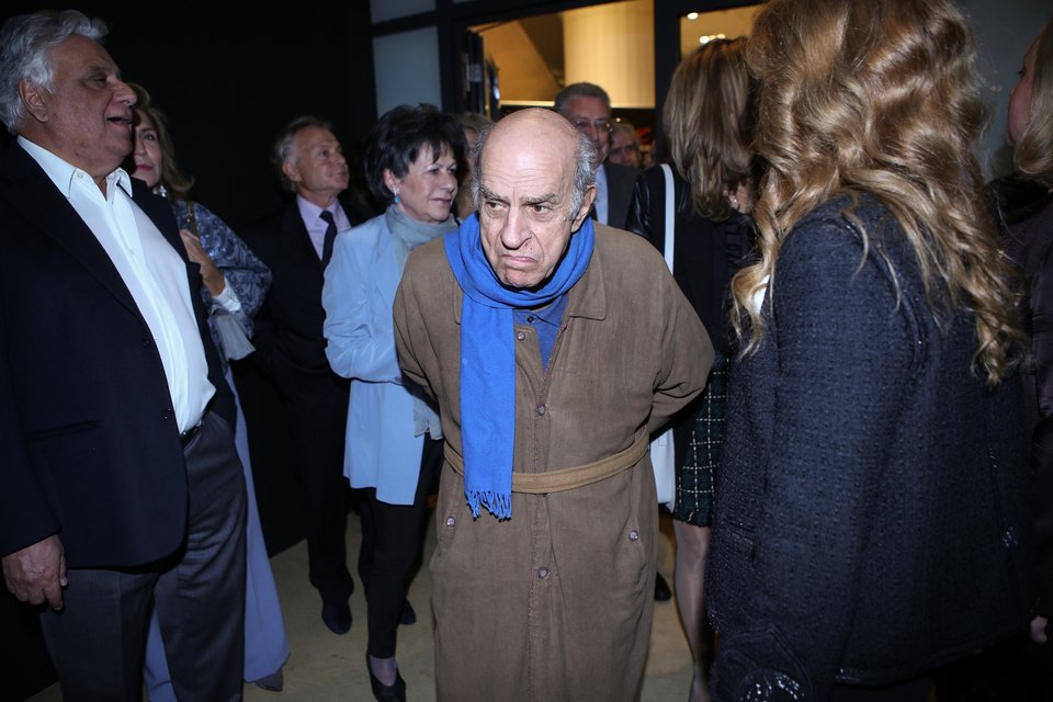 Από 18 χρόνων φορούσε πάντα ένα κασκόλ γύρω από τον λαιμό του. Το έφεραν και πολλές από τις φιγούρες του / Sooc / Γιώργος Βιτσαράς