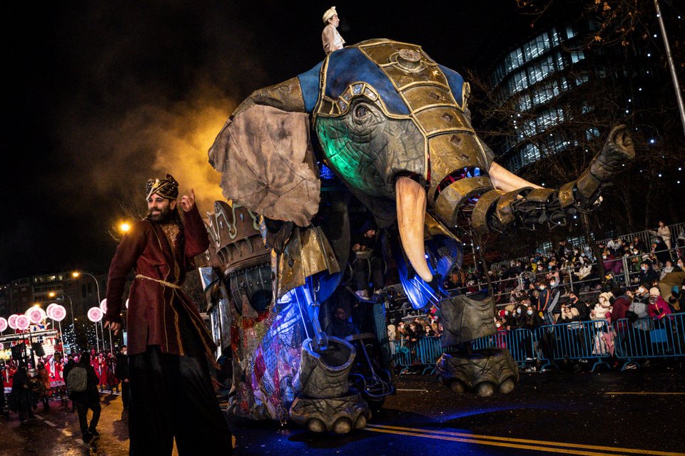 Η παρέλαση «Cabalgata de Reyes» στην Ισπανία/ AP Photo/Bernat Armangue