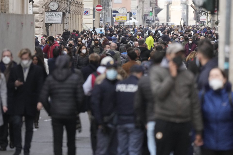 Πάνω από 2.000.000 οι άνθρωποι που έχουν διαγνωστεί με κορωνοϊό στην Ιταλία / Φωτογραφία: AP Photo-Gregorio Borgia