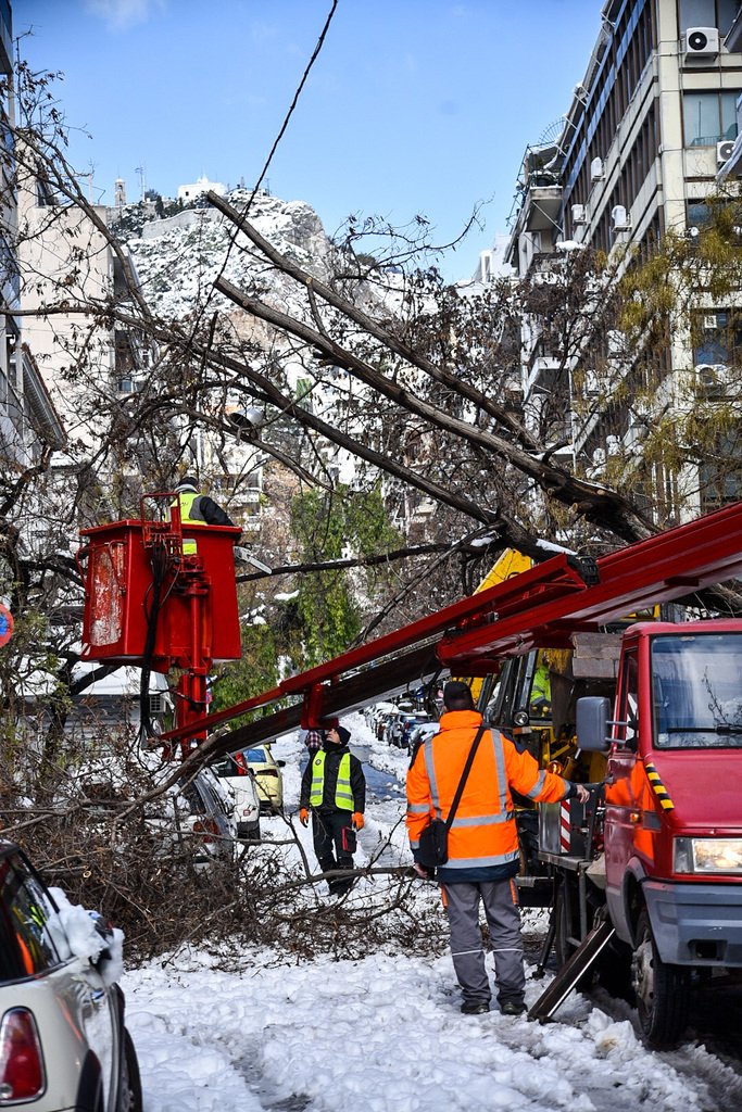 Ευρεία επιχείρηση του Δήμου Αθηναίων για την αποκατάσταση των προβλημάτων από την κακοκαιρία