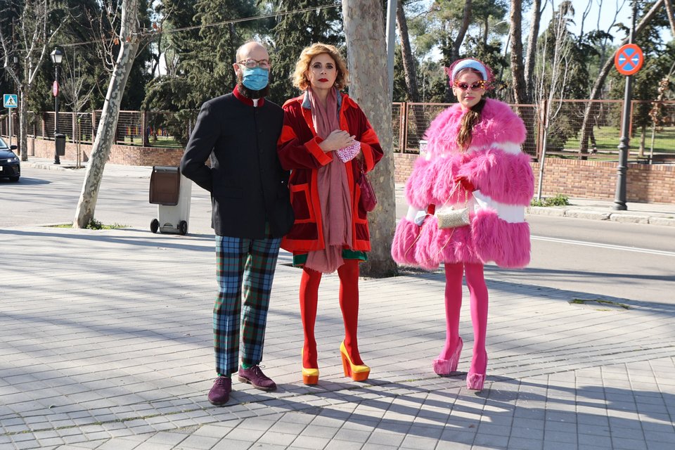 H διάσημη Ισπανίδα σχεδιάστρια μόδας Ágatha Ruiz de la Prada με την κόρη της και τον γιο της