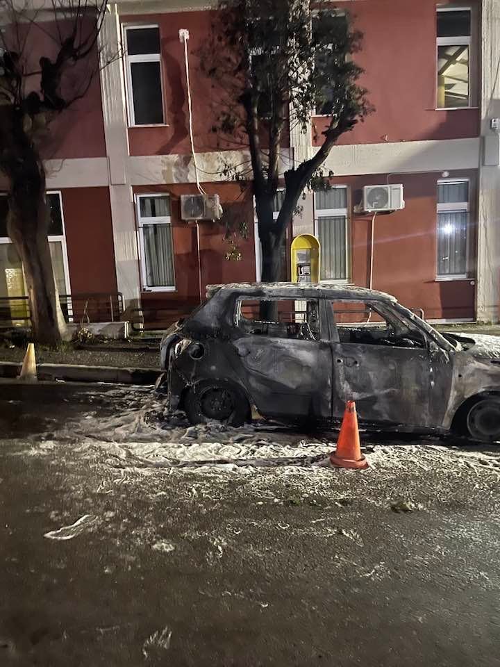 Κάηκε δημοτικό Ι.Χ.