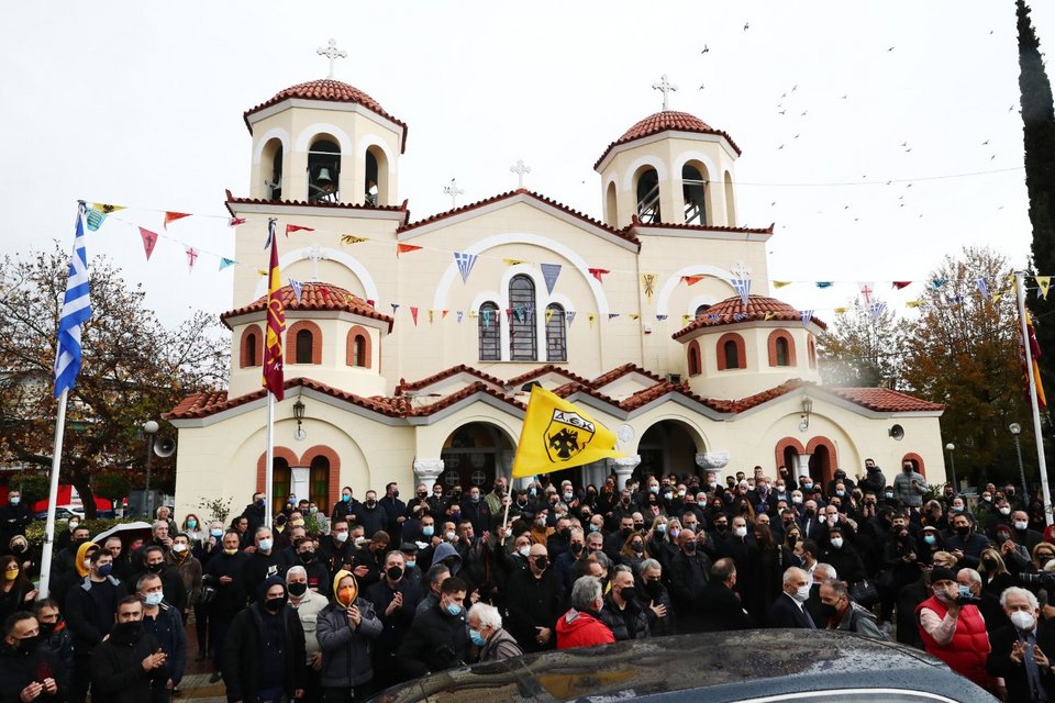 Πλήθος κόσμου στο τελευταίο αντίο στον Στέλιο Σεραφείδη