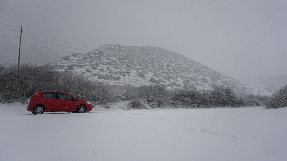 Λίμνη Κάρλα στα λευκά