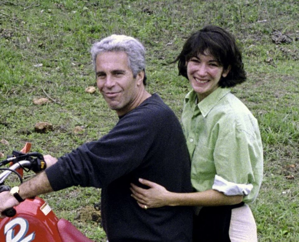 Γκισλέιν Μάξγουελ και Τζέφρι Επστάιν σε χαλαρές στιγμές