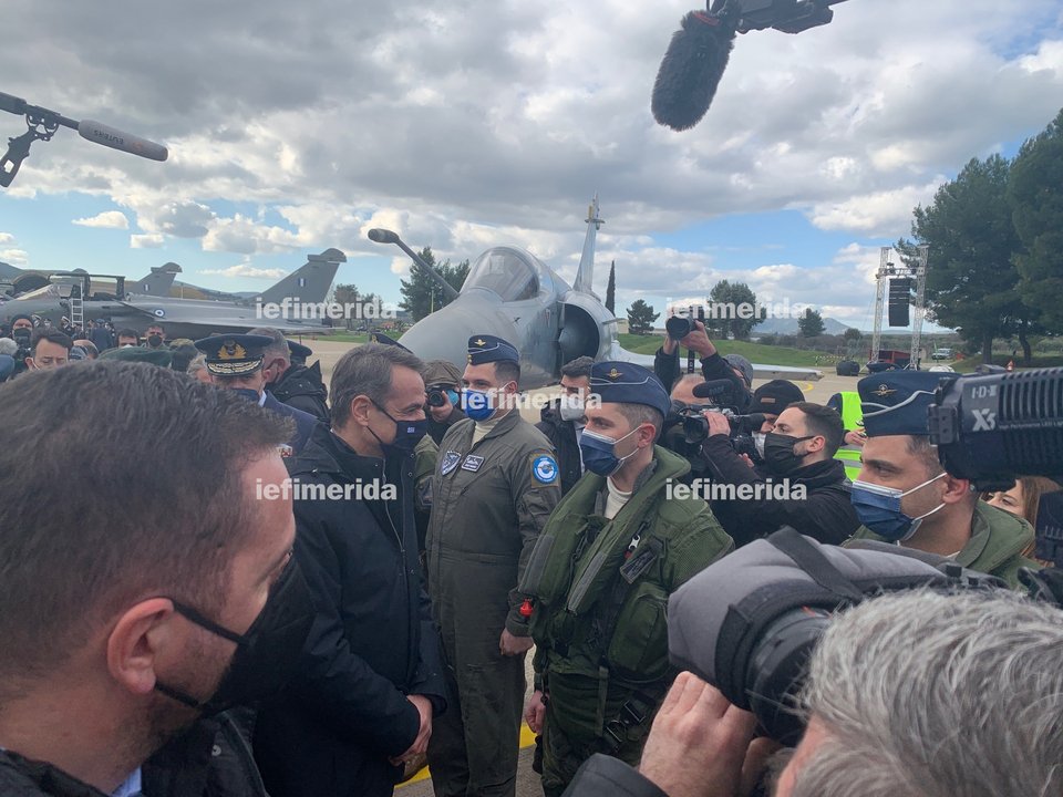 O Κυριάκος Μητσοτάκης στην 114 Πτέρυγα Μάχης / Φωτογραφία: iefimerida.gr