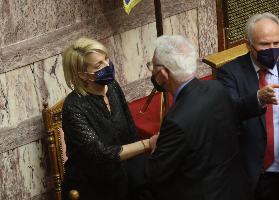 Ο Παναγιώτης Πικραμμένος συλλυπείται την Κατ. Μονογυιού για την τραγική της απώλεια - Φωτογραφία: Eurokinissi