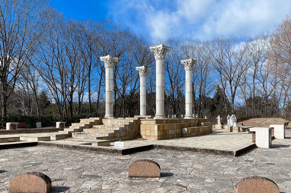 Το Πάρκο των Μουσών βρίσκεται ανάμεσα στην πόλη Τσιτσίμπου και την κωμόπολη Ογκάνο