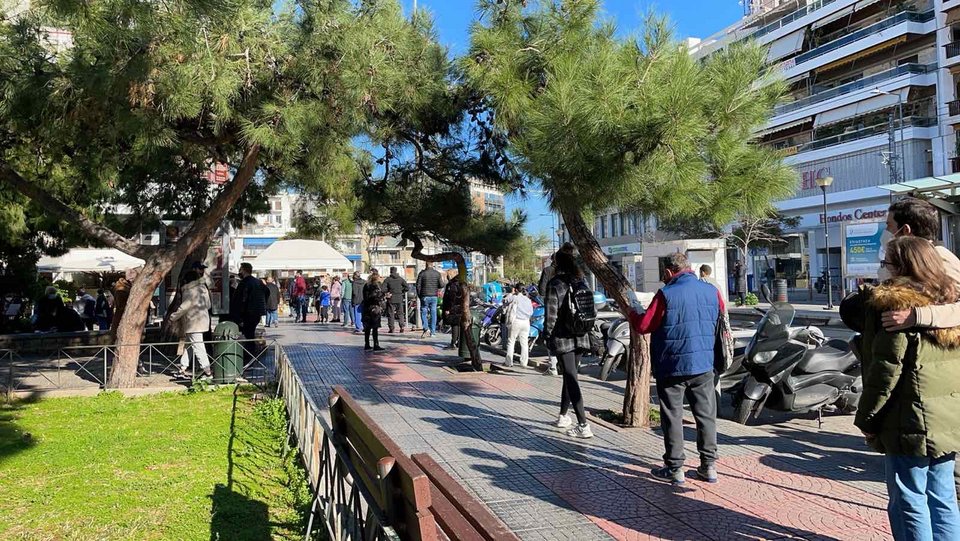 Τεράστιες ουρές στη Νέα Σμύρνη για rapid test