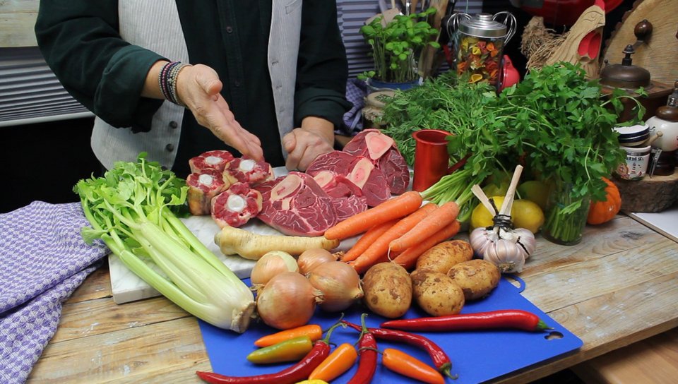 Ο παππούς Τάσος μαγειρεύει