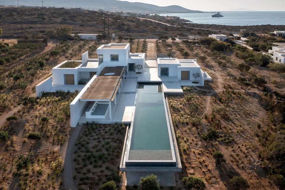 Το Paros House είναι ένα σπίτι στην Ελλάδα που σχεδιάστηκε από το Studio Seilern Architects