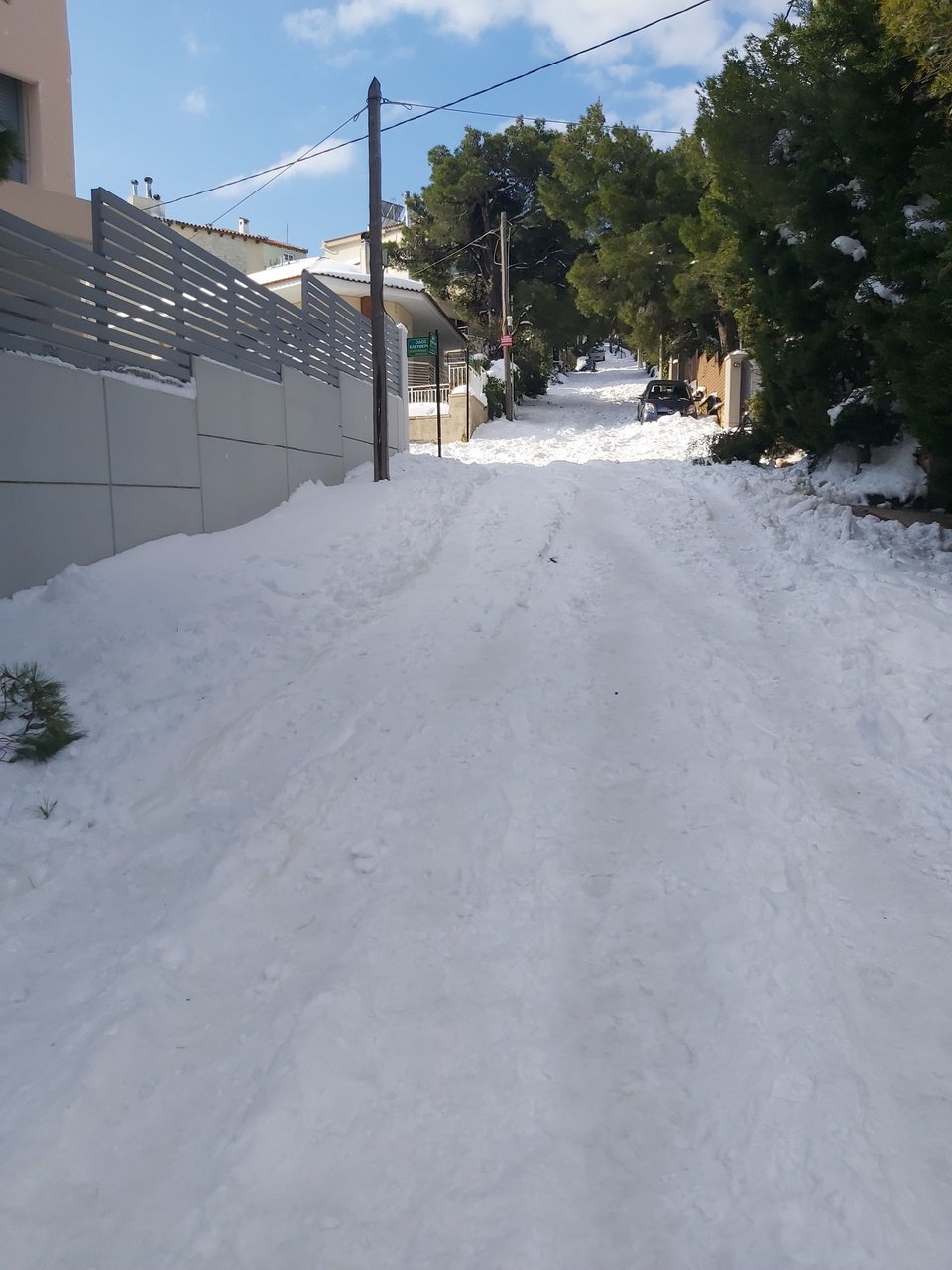 Το χιόνι «παραλύει» την Αττική για τέταρτη ημέρα