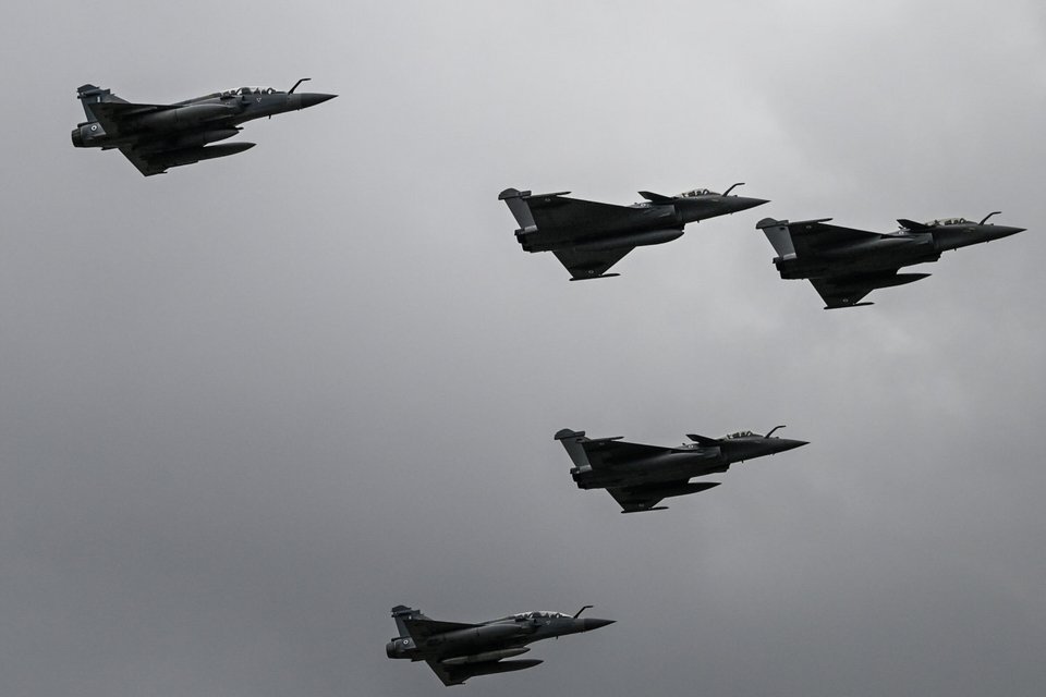 Τα πρώτα Rafale που παρέλαβε η Ελλάδα από τη Γαλλία στον αττικό ουρανό / Φωτογραφία: ΜΙΧΑΛΗΣ ΚΑΡΑΓΙΑΝΝΗΣ-EUROKINISSI