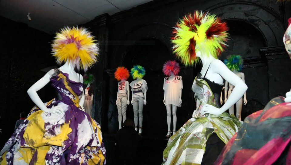 Φωτογραφία από την Έκθεση PUNK:Chaos to Couture. Μητροπολιτικό Μουσείο ΝέαςΥόρκης, 2013