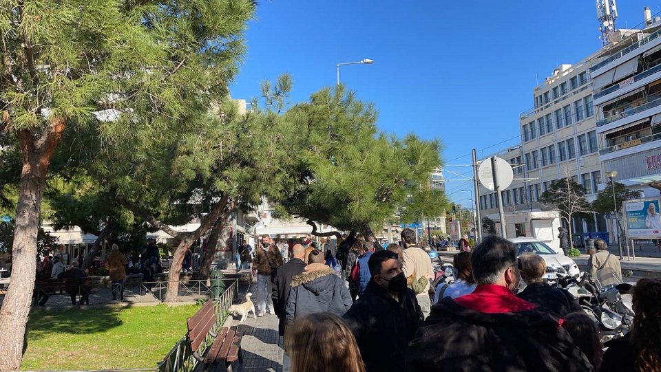 Τεράστιες ουρές στη Νέα Σμύρνη για rapid test