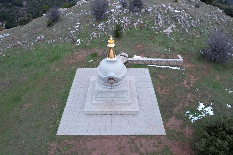 Μια Βουδιστική Στούπα στα βουνά της Κορινθίας