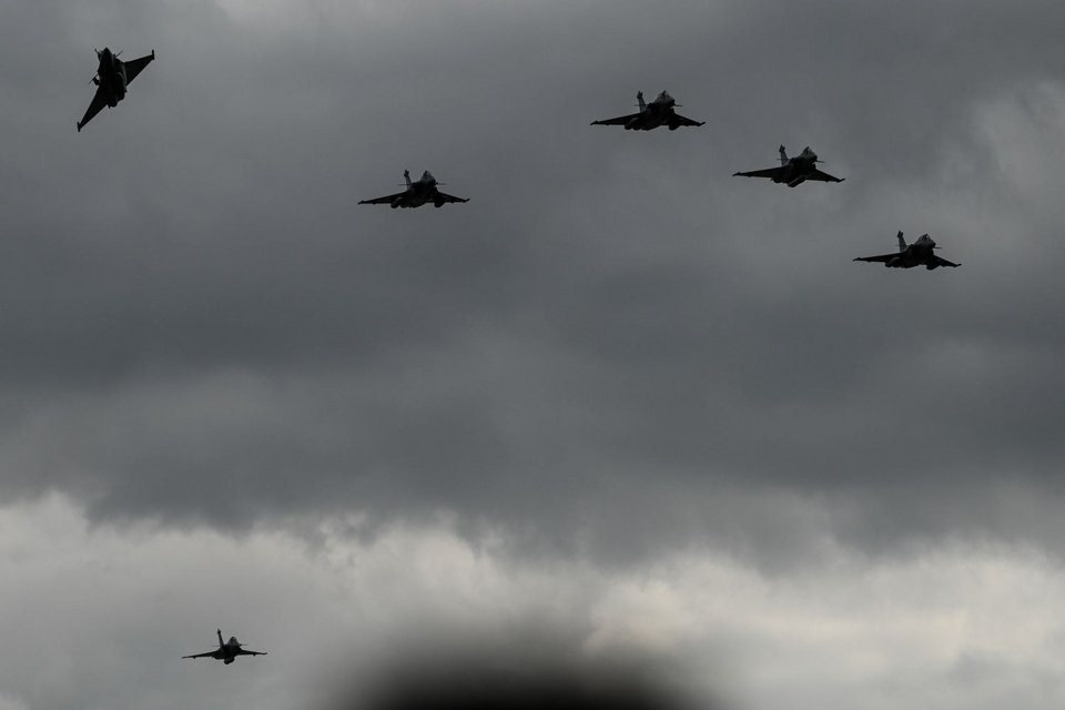 Εντυπωσιακοί ελιγμοί από τα Rafale